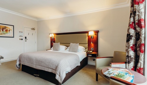 Habitación superior con 1 cama doble o 2 individuales, vistas al mar