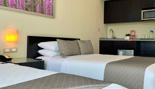 Habitación Deluxe, 2 camas de matrimonio, vistas a la ciudad