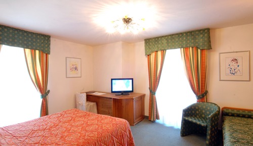 Habitación triple familiar, habitaciones comunicadas, vistas a la montaña