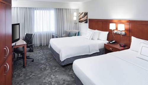 Habitación, 2 camas de matrimonio (Mobility Accessible, Tub)