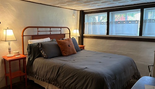 Habitación económica doble, baño privado, vistas al patio (Tracks & Trails)