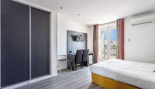 Habitación triple, vistas al mar