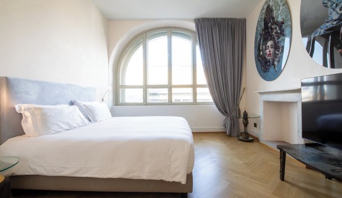 Suite Royal (Gallery)