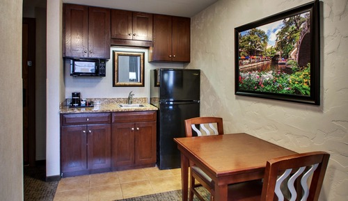 Suite, 1 cama de matrimonio grande con sofá cama, frigorífico y microondas (2 Rooms, Oversized, Tub)