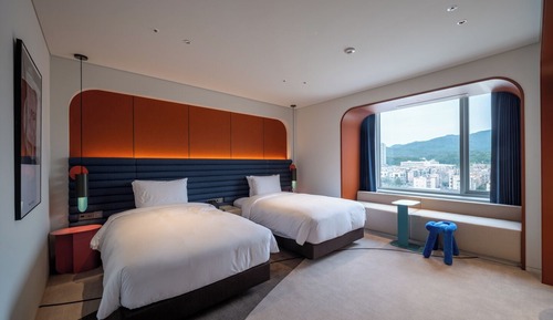 Boutique Twin Room + InfinityPool + Urban Oasis Pass for 2 (Indoor Swimming pool / Sauna / Fitness)