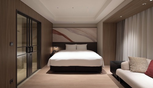 Premier Corner King Room