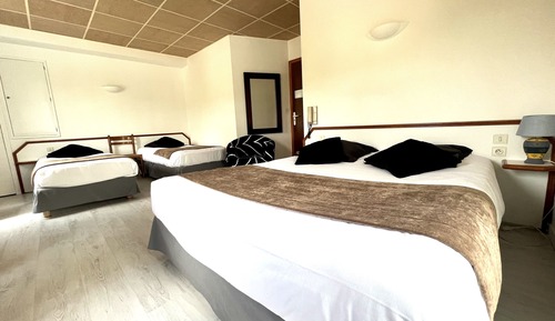 Habitación familiar, varias camas