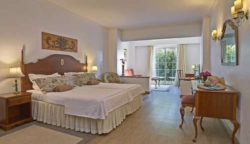 Habitación Premium con 1 cama doble o 2 individuales, balcón, vistas al jardín