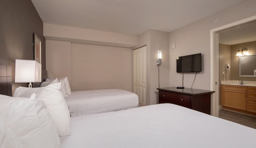 Apartamento estándar, 2 habitaciones, vistas parciales al mar, en una planta alta (Tower 2)