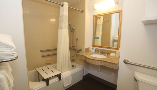 Habitación, 1 cama de matrimonio grande, bañera (Mobility & Hearing)