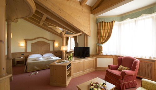 Suite junior, bañera de hidromasaje, vistas al lago