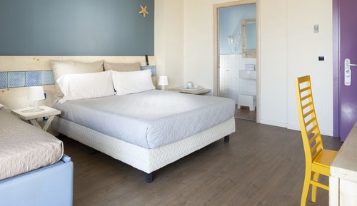 Habitación triple, balcón, vistas al mar