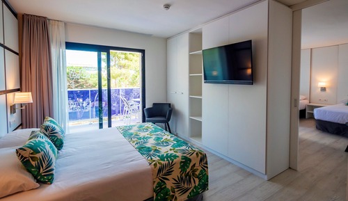 Habitación familiar, vistas a la piscina (4 Adults)