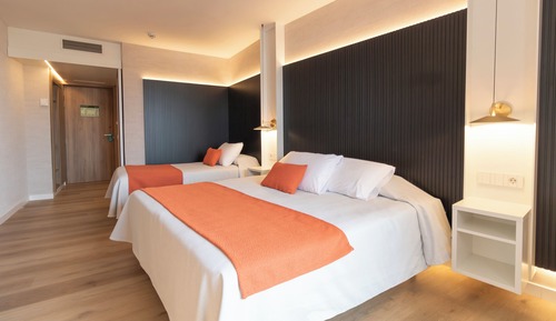 Habitación triple Confort, vistas a la piscina (3 Adults)