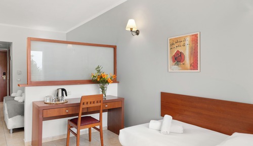 Habitación familiar, vistas a la piscina