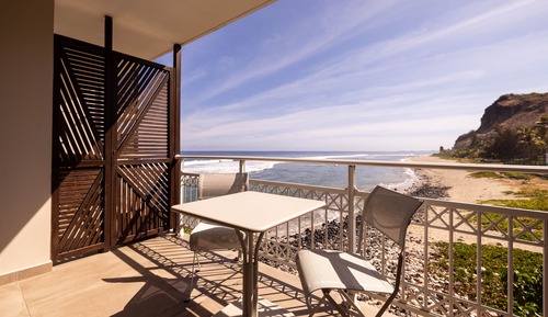 Habitación Deluxe con 1 cama doble o 2 individuales, vistas parciales al mar