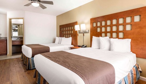 Deluxe Room, 2 Queen Beds, No Pets Allowed