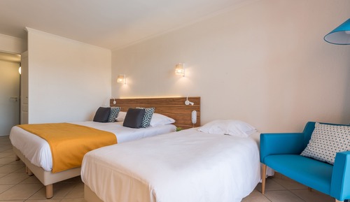 Habitación triple, balcón, vistas al mar