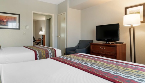 Suite, 2 camas de matrimonio, no fumadores, frigorífico y microondas (with Single Sofabed)