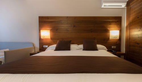 Habitación Cúadruple (3 Adultos + 1 Niño)