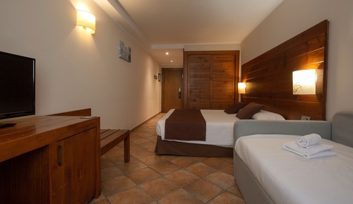 Habitación Triple (2 Adultos + 1 Niño)