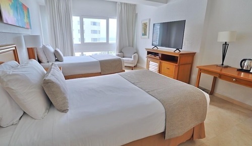 Habitación Premium, varias camas, vistas parciales al mar