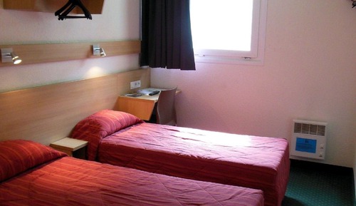Habitación con 2 camas individuales