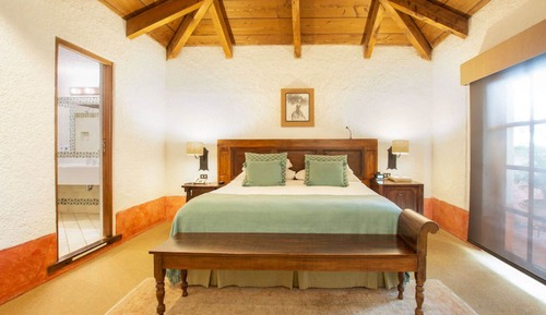 Habitación estándar, 1 cama de matrimonio grande, bañera de hidromasaje (All rooms are different)