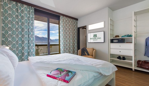 Small Simple Lake View Room