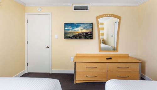 Habitación, cocina básica, frente al mar