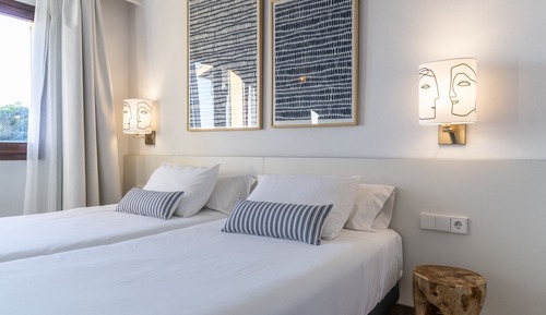 Estudio, balcón, vistas al jardín