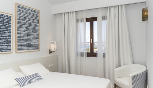 Estudio, balcón, vistas a la bahía