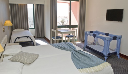 Estudio estándar (2 adults + 2 children)