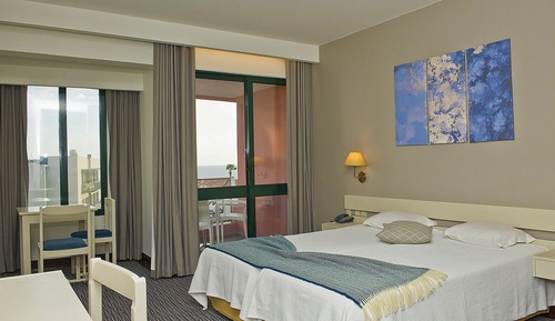 Estudio, vistas al mar