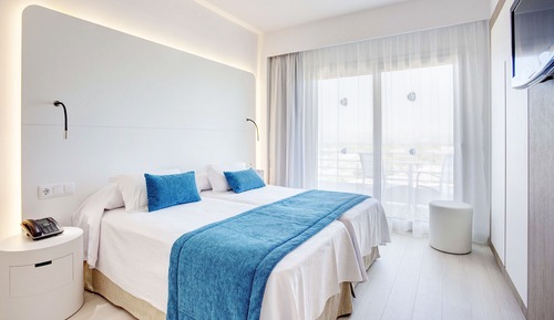 Habitación doble, balcón (2 adults + 1 child)