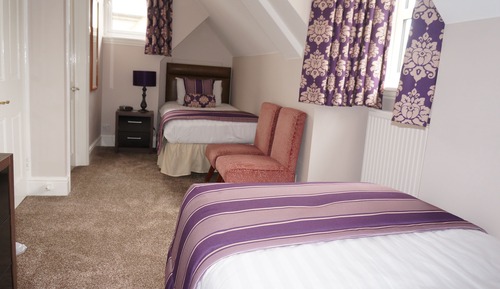 Habitación con 2 camas individuales