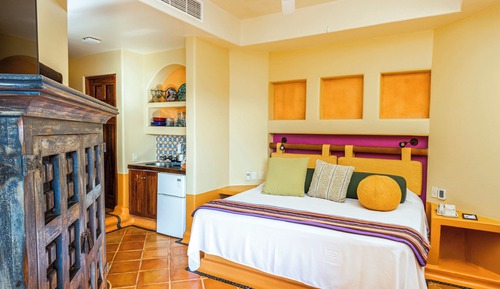 Estudio, 1 cama de matrimonio grande, balcón