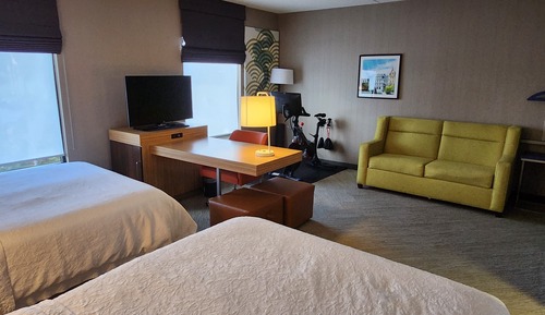 Habitación, 2 camas de matrimonio, no fumadores, frigorífico y microondas (Peloton Bike)