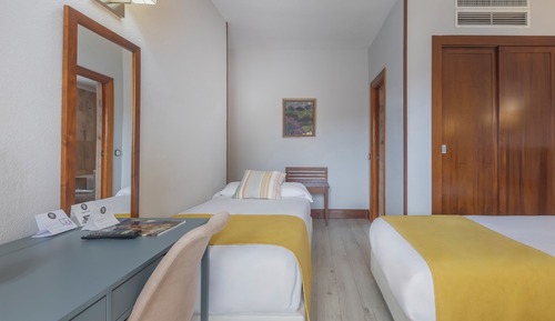 Habitación triple, balcón