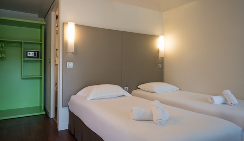 Habitación con 2 camas individuales