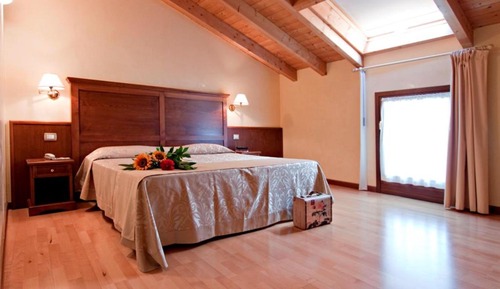 Habitación estándar con 1 cama doble o 2 individuales