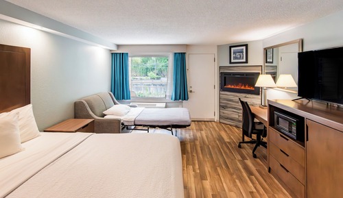 Habitación Deluxe, 1 cama de matrimonio grande, balcón (River, Fireplace)