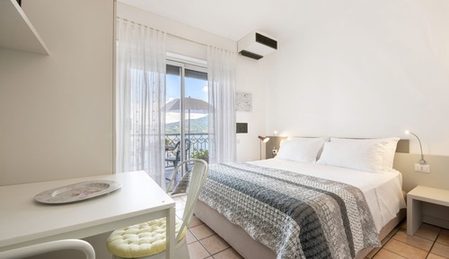 Habitación Deluxe doble, 1 cama doble, cocina básica, vistas al lago