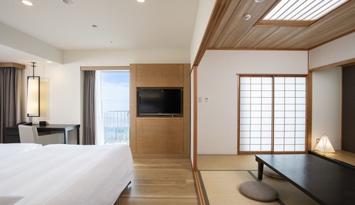 Suite, en esquina (Japanese)