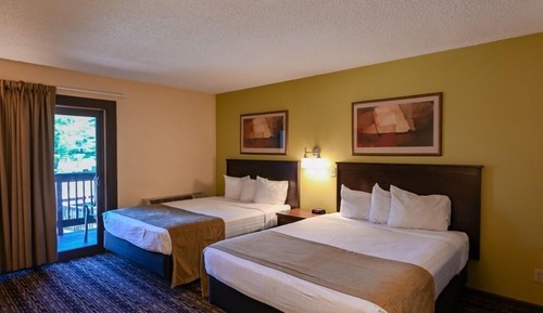 Habitación, 2 camas de matrimonio, cocina básica, vistas al lago