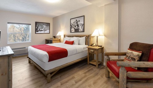 Suite familiar, 2 habitaciones (Lodge, 1 King, 2 Double Beds)