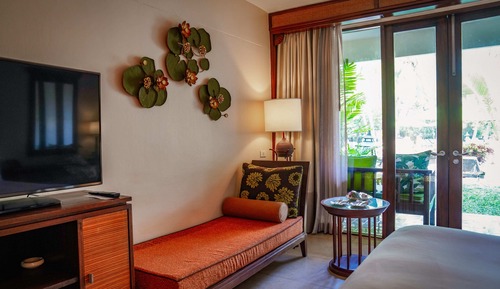 Tropical Deluxe Pool Access King