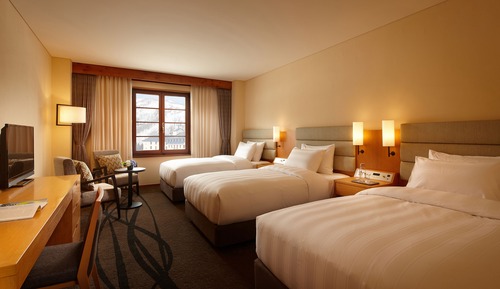 Habitación triple superior, vistas a la montaña (Arai)