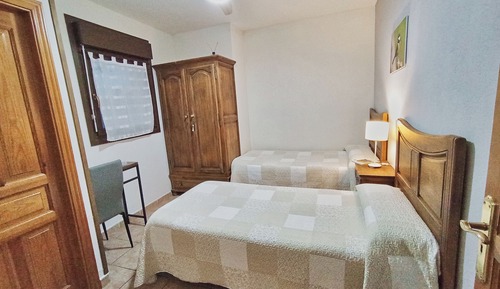 Habitación con 2 camas individuales