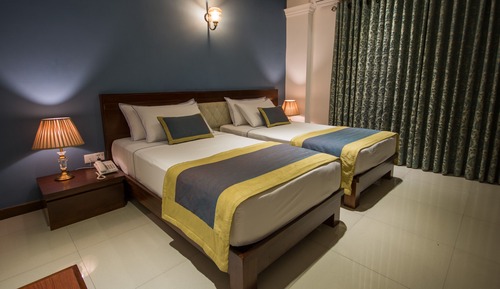 Deluxe Twin with Balcony 